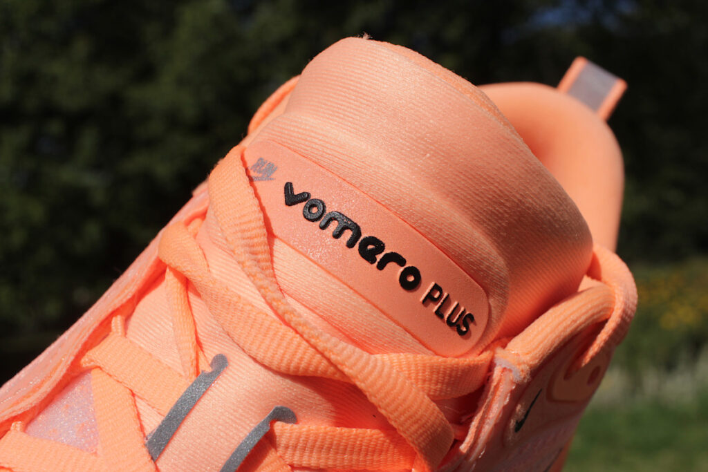 Nike Vomero Plus - tongue