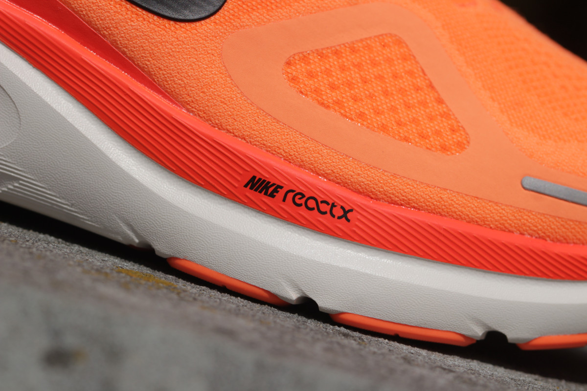 Nike Structure 26 - cushion foam