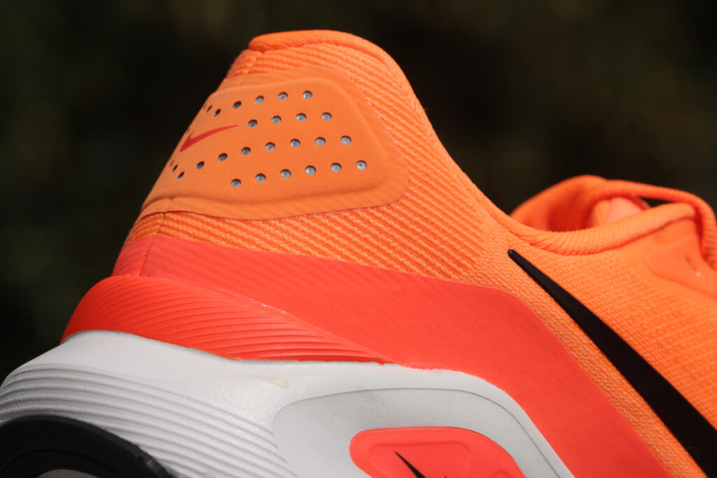 Nike Structure 26 - heel counter